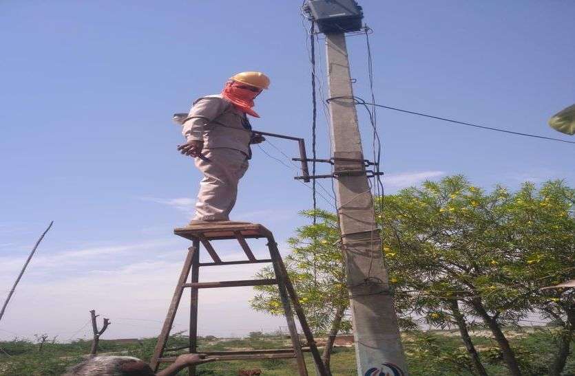 बिजली कंपनी की टीम ने किया समस्याओं का निराकरण बिजली कंपनी की टीम ने किया समस्याओं का निराकरण