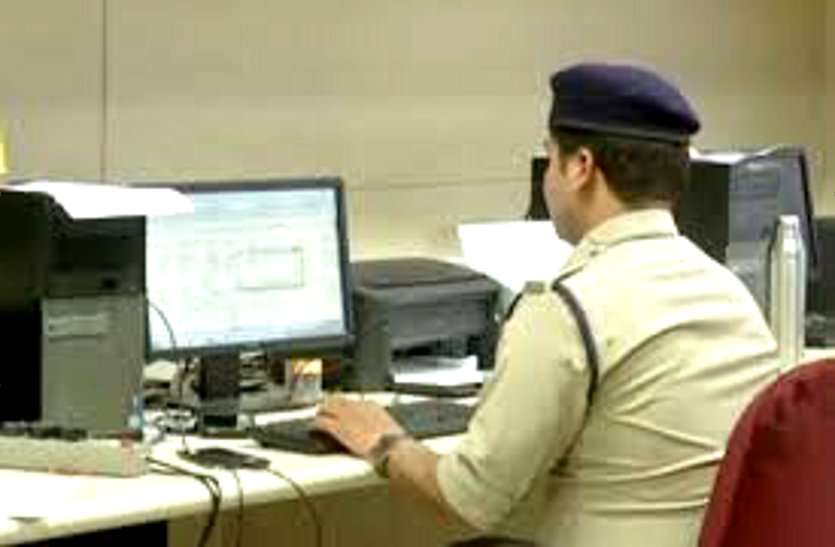 सरकारी पैसा खाते में डालने का झांसा देकर एक महीने में 22 लोगों से लाखों रुपए की ठगी, जांच में जुटी पुलिस सरकारी पैसा खाते में डालने का झांसा देकर एक महीने में 22 लोगों से लाखों रुपए की ठगी, जांच में जुटी पुलिस