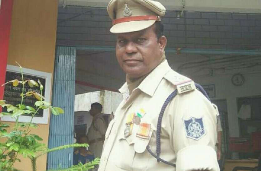 Police sub-inspector died amidst war against Corona कोरोना के खिलाफ जंग के बीच पुलिस उप निरीक्षक की बिगड़ी तबीयत, मौत