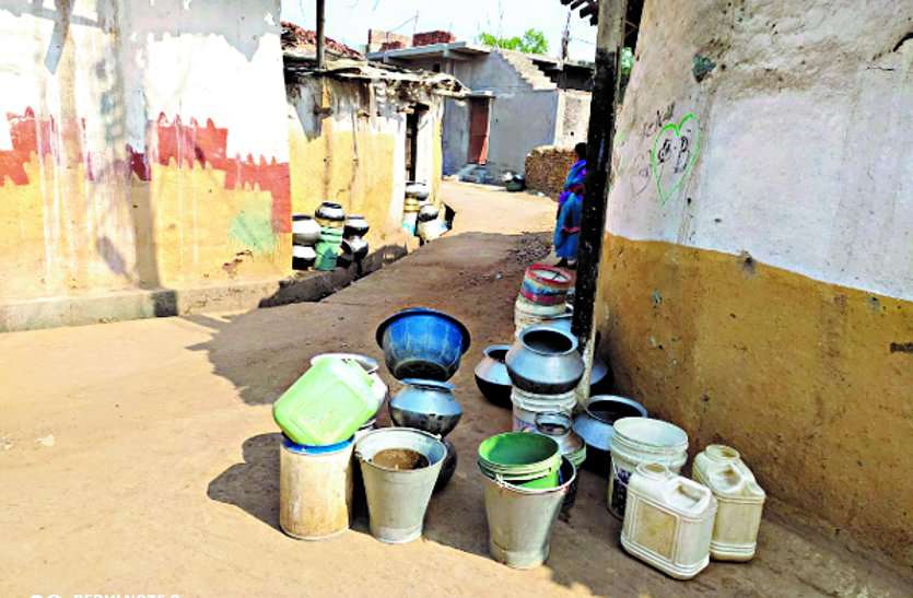 Water crisis deepens in Patel mercury of Pipariya ward of city