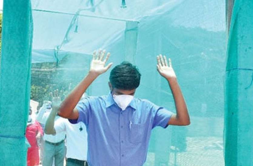 Madhyapradesh health department bans use of disinfectant tunnels जिस टनल को कोरोना का संक्रमण रोकने के लिए बनाया, उस पर अब प्रतिबंध लगाया
