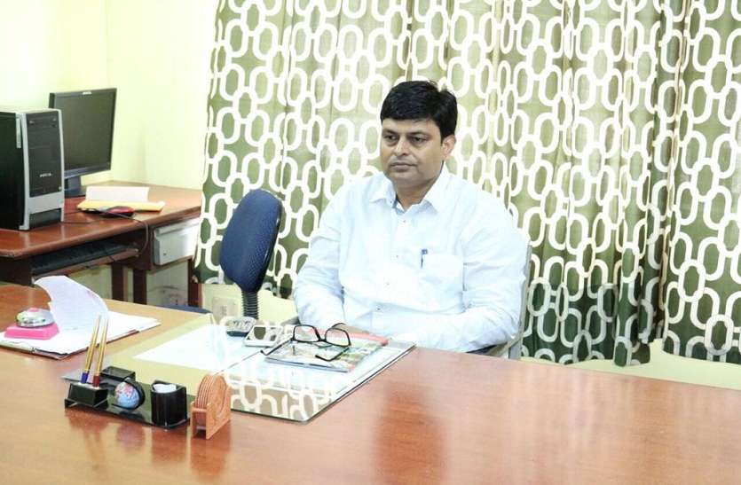 mangeram.jpg कर्मवीर: कोरोना कंट्रोल रूम में ड्यूटी कर रहे इस अधिकारी ने जरुरतमंदों के लिए छोड़ा एक वक्त का भोजन