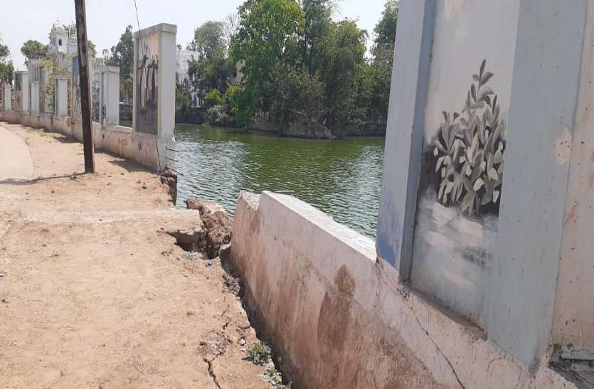 भ्रष्टाचार का भेंट चढ़ गया 17 करोड़ का बूढ़ासागर-रानीसागर सौंदर्यीकरण प्रोजेक्ट भ्रष्टाचार का भेंट चढ़ गया 17 करोड़ का बूढ़ासागर-रानीसागर सौंदर्यीकरण प्रोजेक्ट