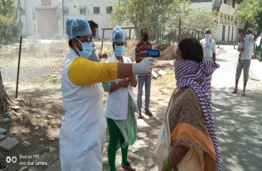 Corona Virus : कोरोना से रेलवे ऐसे बचा रहे अपने कर्मचारियों को Corona Virus : कोरोना से रेलवे ऐसे बचा रहे अपने कर्मचारियों को