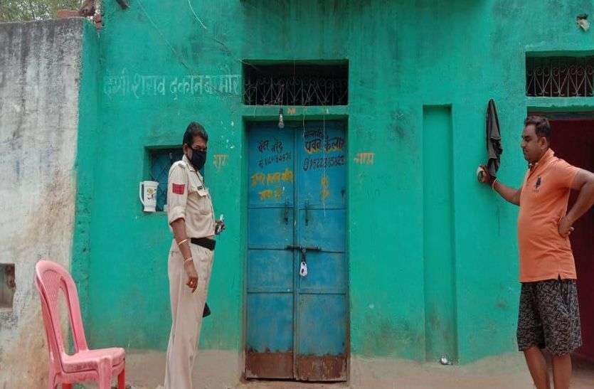 सेल्समैन से मारपीट कर लूट ले गए 3 लाख रुपए कीमत की 135 पेटी शराब सेल्समैन से मारपीट कर लूट ले गए 3 लाख रुपए कीमत की 135 पेटी शराब