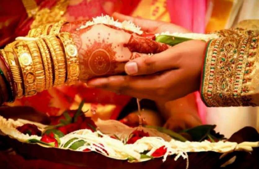 marriage_1.jpg 700 विवाह टले, अनुमति लेकर घर में हो सकी एक शादी