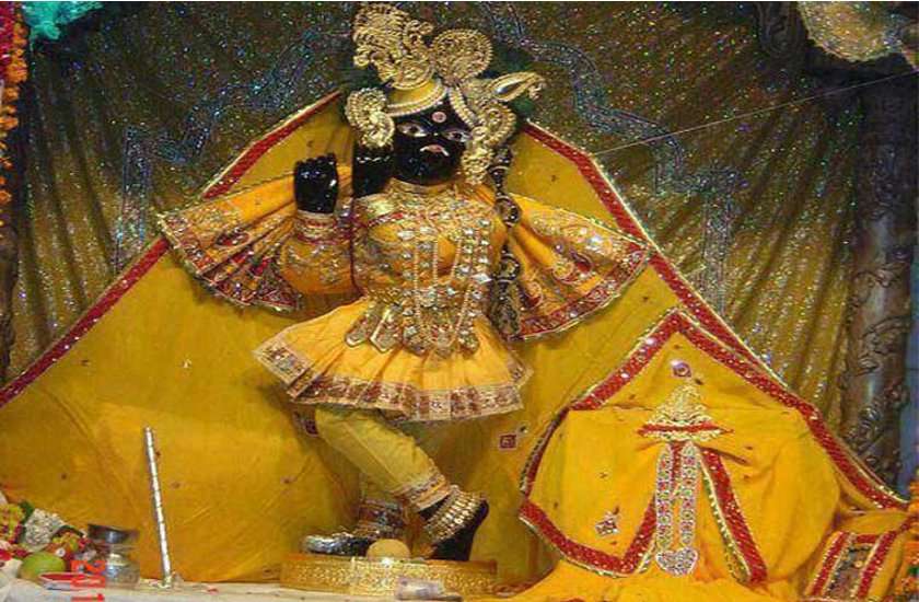 Akshaya Tritiya 2020 : पूरे एक साल बाद आज होंगे भगवान श्री बांके बिहारी के चरण दर्शन, भक्तों की लगती है लंबी कतार