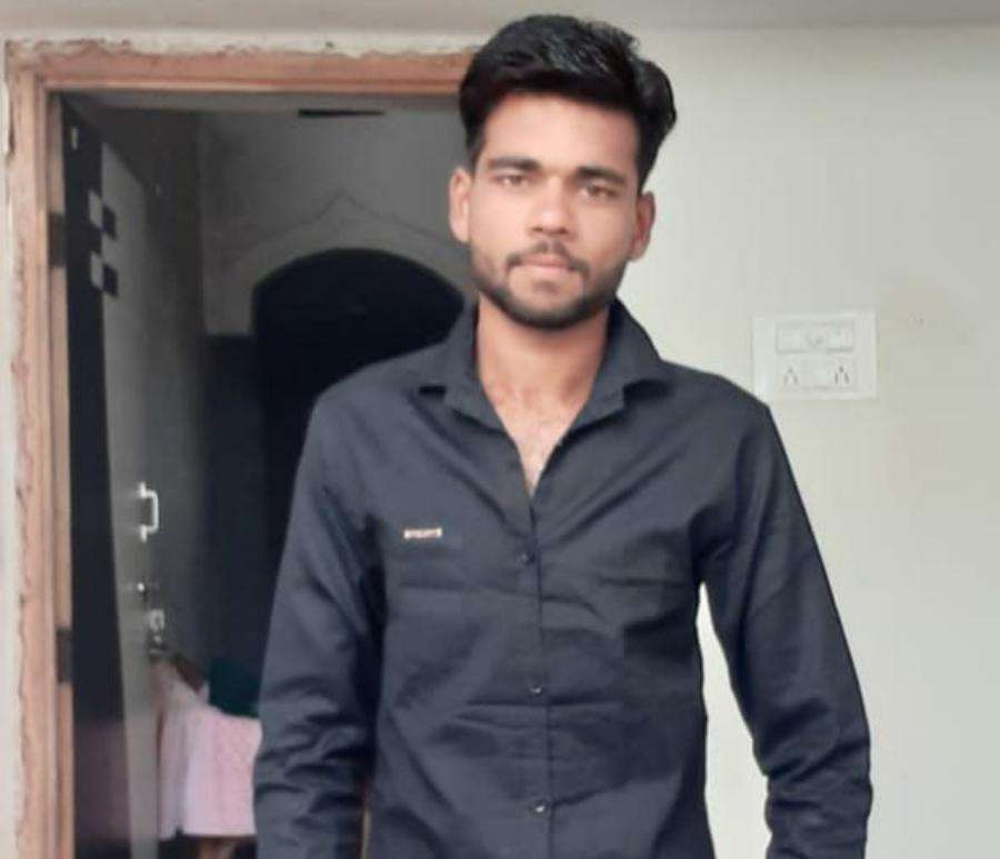 साहब...काम है नहीं, रसोई के लिए राशन चाहिए, बचत खर्च हो चुका, कैसे परिवार चलाएं