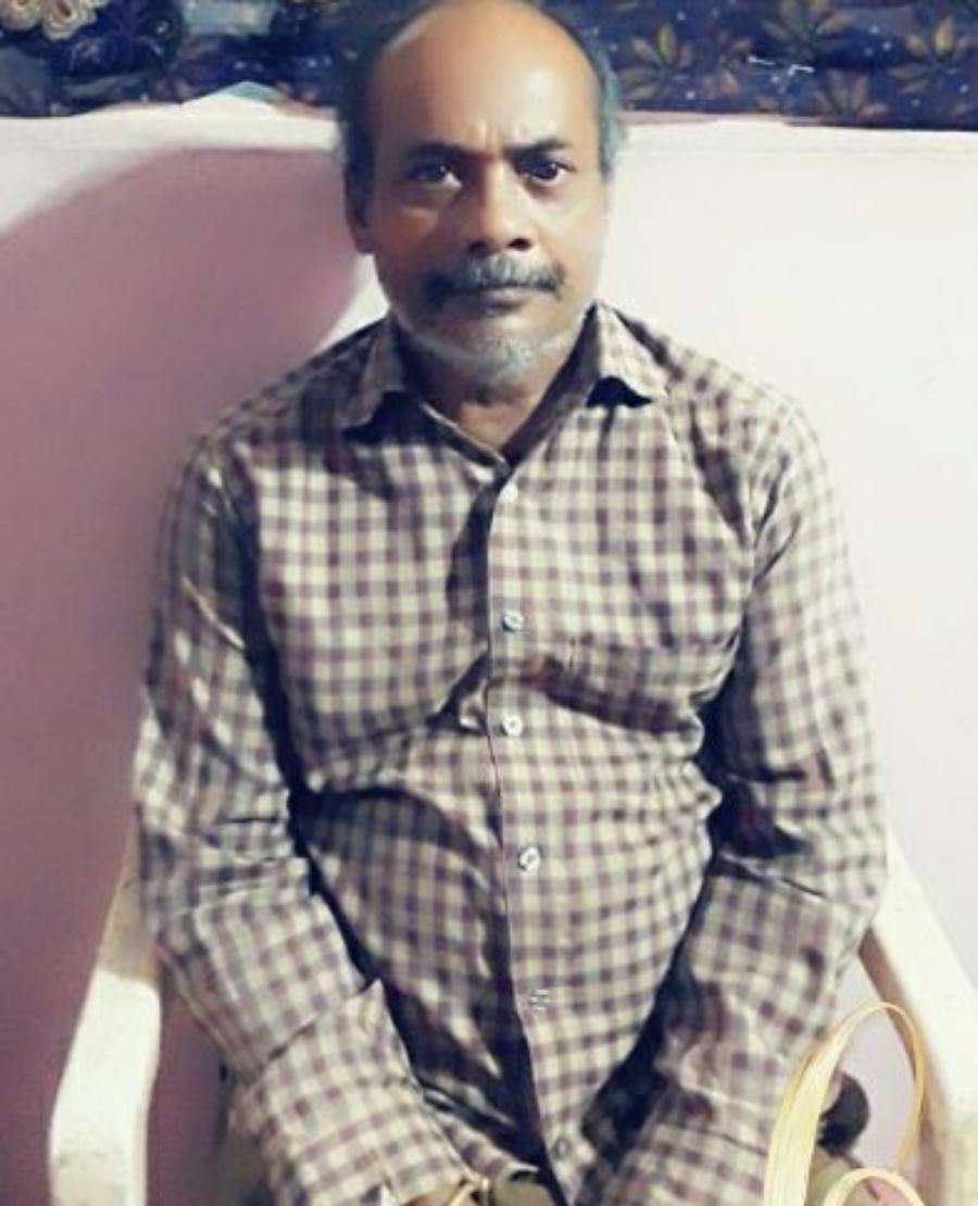 साहब...काम है नहीं, रसोई के लिए राशन चाहिए, बचत खर्च हो चुका, कैसे परिवार चलाएं