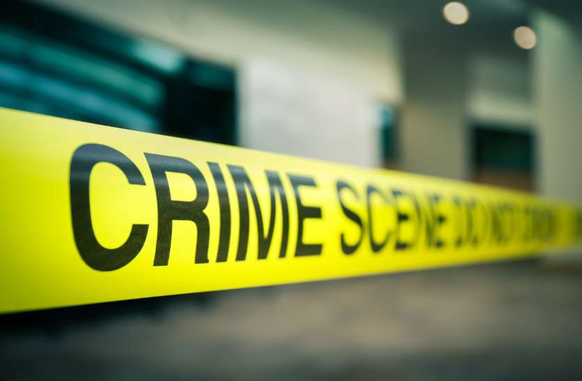 COVID-19 patient found dead in car in Delhi पुणे में परिवार के चार सदस्य फंदे से लटके मिले, दिल्ली में कार के भीतर मृत मिला कोरोना मरीज