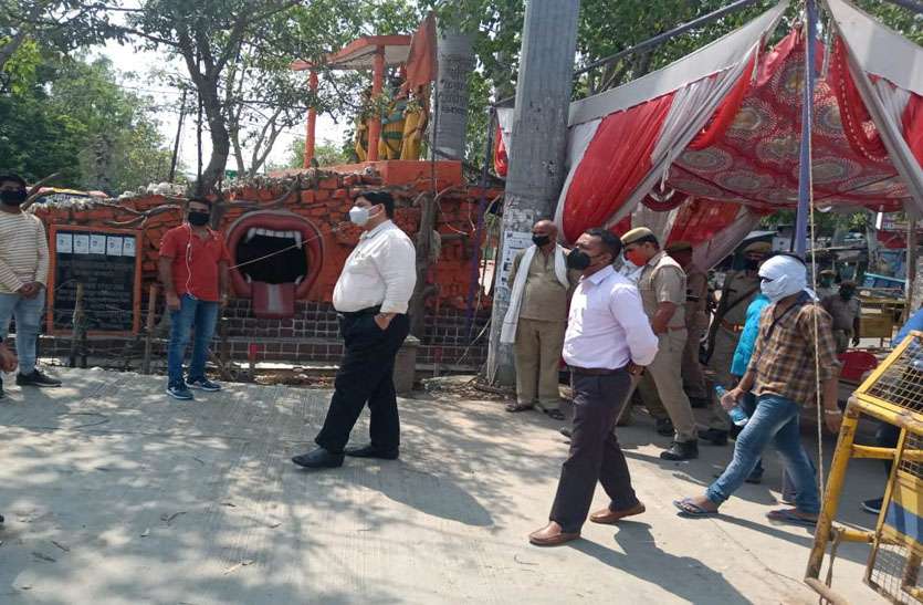 कहीं अपनों के बीच पहुंचने की ख़ुशी तो कहीं घर पहुंचाने की गुहार कहीं अपनों के बीच पहुंचने की ख़ुशी तो कहीं घर पहुंचाने की गुहार