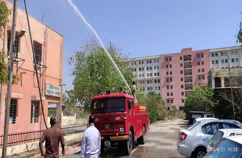 7 दिन में एक टेंकर सोडियम हाइपोक्लोराइट से कर रहे शहर को सेनेटाइज 7 दिन में एक टेंकर सोडियम हाइपोक्लोराइट से कर रहे शहर को सेनेटाइज