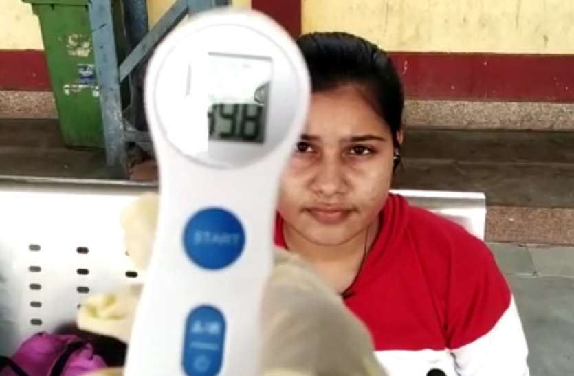 meerut लॉकडाउन में फंसे स्टूडेंट्स पहुंचे अपने घर और सुनाई आपबीती, सीएम योगी को कहा शुक्रिया