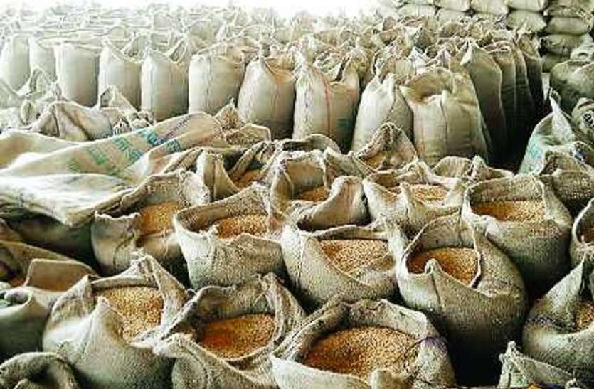 wheat संकटकाल में इस जिले से मिला ढाई लाख बारदाना