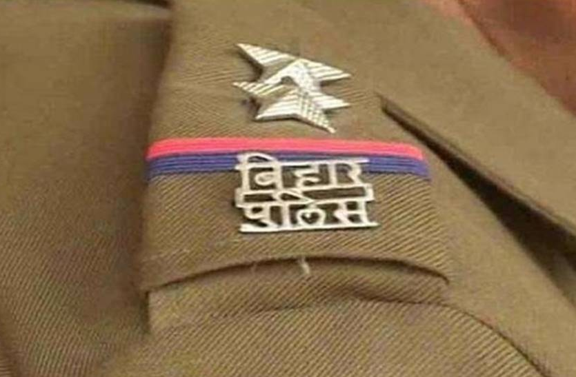 DGP की चेतावनी भी बेअसर! बिहार में लगातार हो रहे पुलिसकर्मियों पर हमले DGP की चेतावनी भी बेअसर! बिहार में लगातार हो रहे पुलिसकर्मियों पर हमले