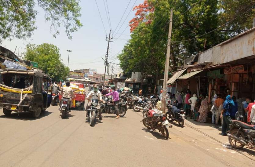 डेढ़ माह बाद खुले बाजार तो लौटी रौनक डेढ़ माह बाद खुले बाजार तो लौटी रौनक