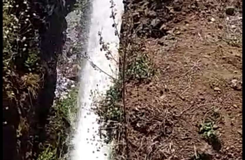 वॉशआउट का वॉल्व खोलने से लीकेज हुई पाइप लाइन वॉशआउट का वॉल्व खोलने से लीकेज हुई पाइप लाइन, ऑइल सील भी टूटी
