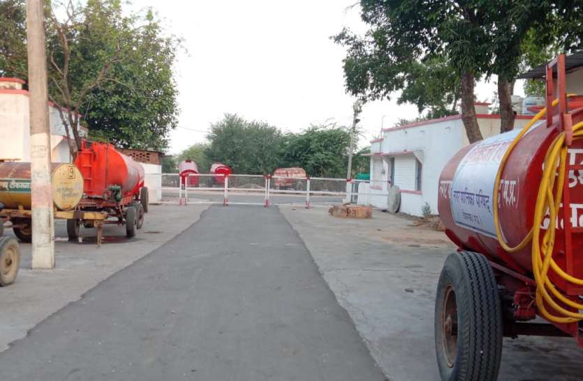 Closed civil lines and VIP colony routes सिविल लाइन के पूरे रास्ते बंद मॉर्निंग बॉक पर भी नहीं जा पा रहे लोग
