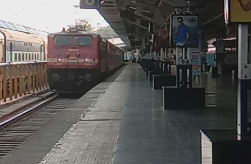 train02.jpg मजदूरों के लिए चलाई गई स्पेशल ट्रेन में भी हुई चैन पुलिंग