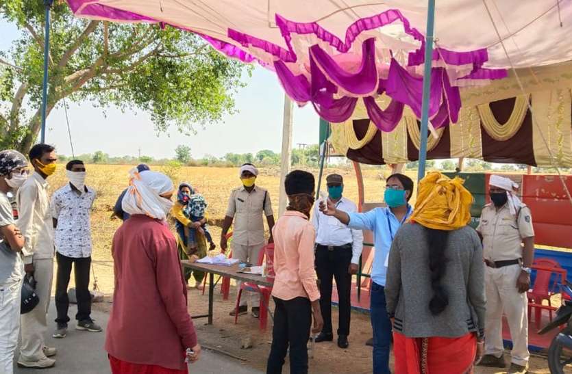 झांसी में मरीज बढऩे के साथ ही सीमाओं पर बढ़ाई सख्ती झांसी में मरीज बढऩे के साथ ही सीमाओं पर बढ़ाई सख्ती