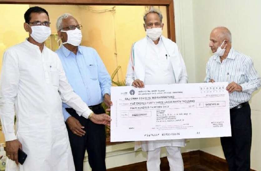 मुख्यमन्त्री राहत कोष में दिया 5करोड़ 43 लाख 07 हजार 413 का चैक दिया मुख्यमन्त्री राहत कोष में दिया 5करोड़ 43 लाख 07 हजार 413 का चैक दिया