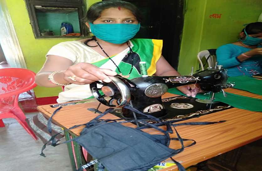 Women became the example of success, they made two lakh 45 thousand 174 masks ... महिलाएं बनी सफलता की मिसाल, इन्होंने बनाएं दो लाख 45 हजार 174 मास्क ...