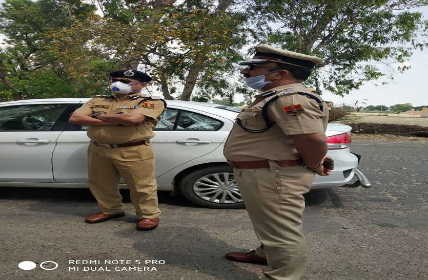 एडीजी अचानक पहुंचे यूपी बॉर्डर, बोले प्रवासी श्रमिकों को नहीं हो परेशानी एडीजी अचानक पहुंचे यूपी बॉर्डर, बोले प्रवासी श्रमिकों को नहीं हो परेशानी