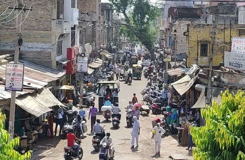 अलवर शहर में जिंदगी को लगे पंख, हर तरफ दिखने लगी रौनक अलवर शहर में जिंदगी को लगे पंख, हर तरफ दिखने लगी रौनक