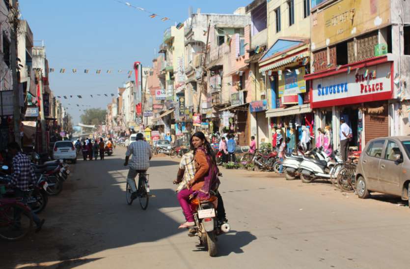 बस्तर बना प्रदेश का पहला ऐसा जिला जहां व्यापारी 6 दिन खोल सकेंगे अपनी दुकान, और बाकी जिलों में लागू हैं ये नियम बस्तर बना प्रदेश का पहला ऐसा जिला जहां व्यापारी 6 दिन खोल सकेंगे अपनी दुकान, और बाकी जिलों में लागू हैं ये नियम