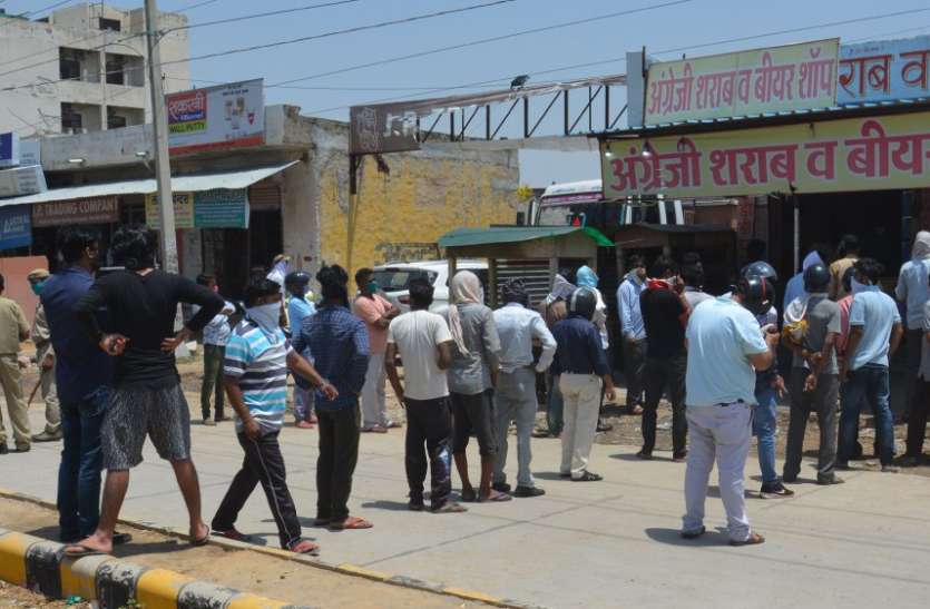Alwar Four Crore Rupees Liquor Sale On First Day अलवर में ठेके खुले और पहले दिन बिक गई करीब 4 करोड़ की शराब, कई दुकानों का स्टॉक हुआ खत्म