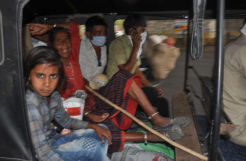 बाड़मेर : 60 मिनट में 96 ने तोड़ा मास्क की अनिवार्यता का नियम बाड़मेर : 60 मिनट में 96 ने तोड़ा मास्क की अनिवार्यता का नियम