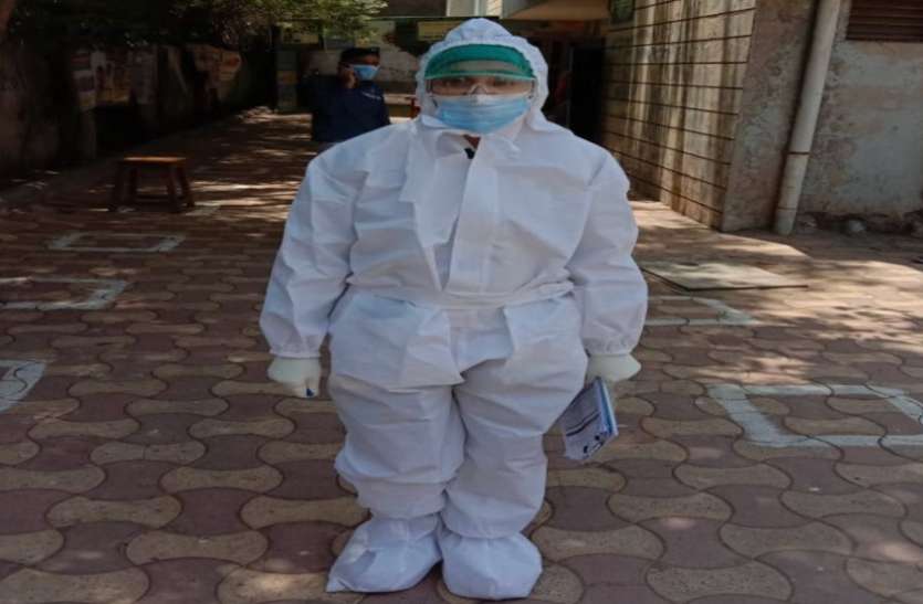 Ahmedabad News : परिजनों को संक्रमण से बचाने लिए हॉस्टल में रह रही डॉ. श्रुति Ahmedabad News : परिजनों को संक्रमण से बचाने लिए हॉस्टल में रह रही डॉ. श्रुति