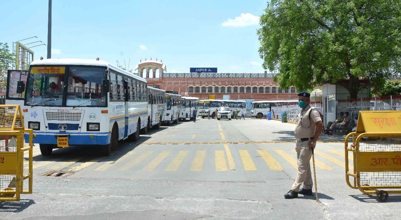 दो ट्रेन में महाराष्ट्र से जयपुर आए 24 सौ प्रवासी