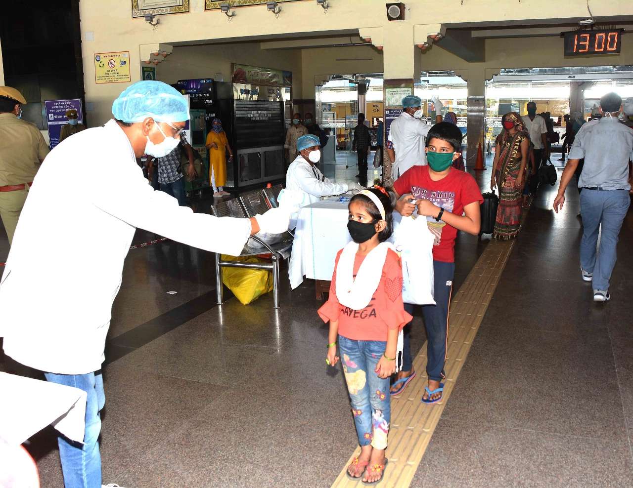 दो ट्रेन में महाराष्ट्र से जयपुर आए 24 सौ प्रवासी