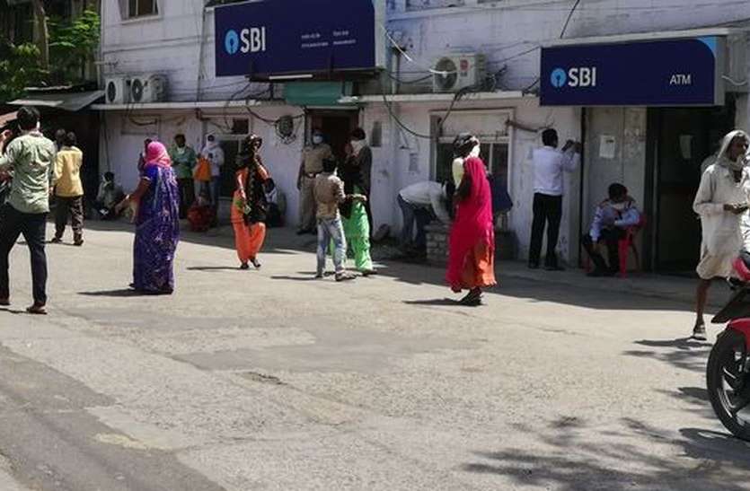 jhalawar दुकानें खुली तो घरों से खरीदारी को निकले लोग