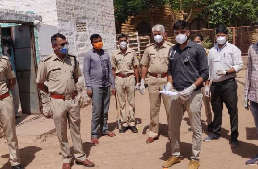 Corona: पोकरण में सर्वे कार्य जारी, लिए गए 27 जनों के नमूने Corona: पोकरण में सर्वे कार्य जारी, लिए गए 27 जनों के नमूने