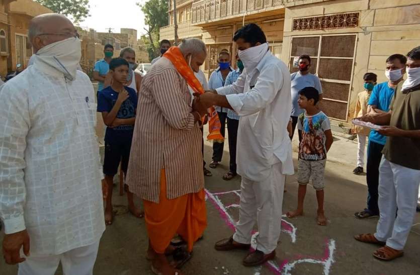 सेवा भारती के आह्वान पर कोरोना वॉरियर्स का किया सम्मान सेवा भारती के आह्वान पर कोरोना वॉरियर्स का किया सम्मान