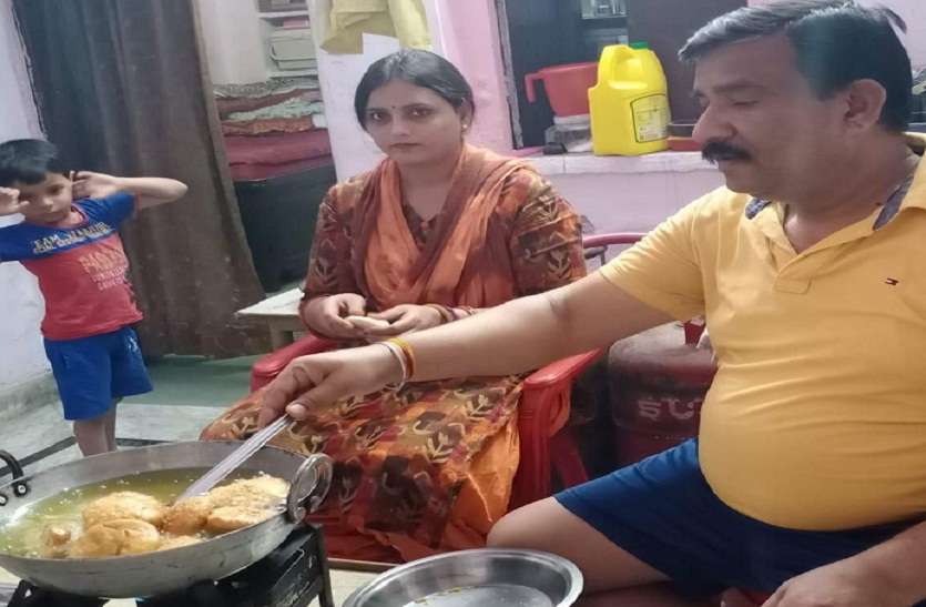 लॉकडाउन: शहर वासियों का कचौरी प्रेम ,बाजार न सही,घर में चढ़ा रहे कढाई लॉकडाउन: कोटा वासियों का कचौरी प्रेम ,बाजार न सही,घर में चढ़ा रहे कढाई