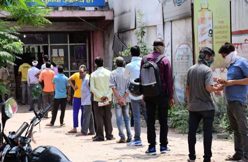 शर्तों के साथ लॉकडाउन 3 में मिली छूट, बाजारों में लौटी रौनक शर्तों के साथ लॉकडाउन 3 में मिली छूट, बाजारों में लौटी रौनक