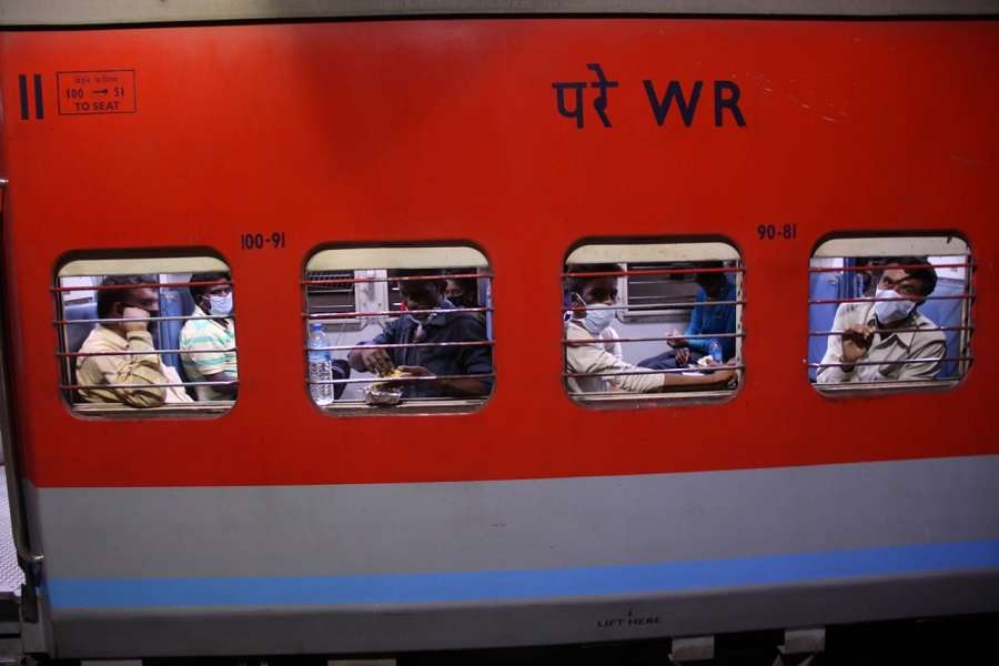 कैसे जाएंगे मजदूर, कौन देगा पैसा