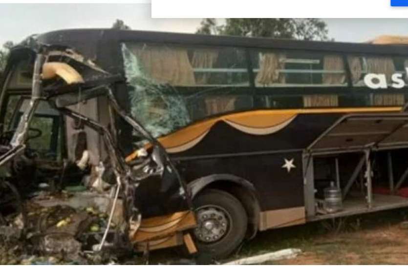 odisha Road accidemt Covid-19 : प्रवासी मजदूरों को लेकर तेलंगाना से ओडिशा लौट रही बस खुर्दा में दुर्घटनाग्रस्त, 1 की मौत
