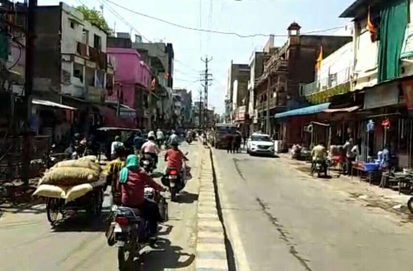 सोशल डिस्टेंसिंग की पालना के निर्देश सोशल डिस्टेंसिंग की पालना के निर्देश