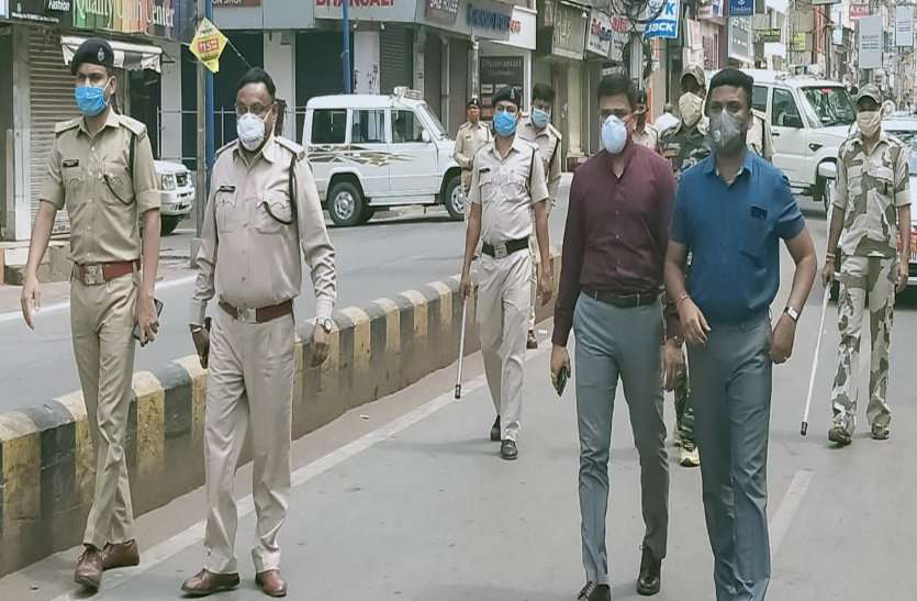 कोरोना प्रभावित मजदूरों के मिलने के बाद राज्य पुलिस ने बढ़ाया सुरक्षा घेरा, अवैध रूप से वाहन लाने पर होगी कार्रवाई कोरोना प्रभावित मजदूरों के मिलने के बाद राज्य पुलिस ने बढ़ाया सुरक्षा घेरा, अवैध रूप से वाहन लाने पर होगी कार्रवाई
