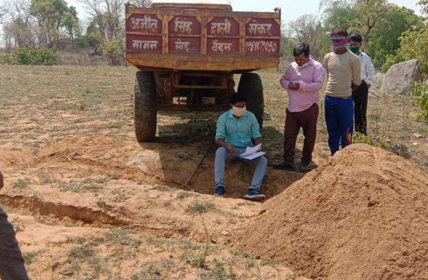 Revenue team's big action on sand transport in broad daylight दिन दहाड़े रेत परिवहन पर राजस्व टीम की बड़ी कार्रवाई