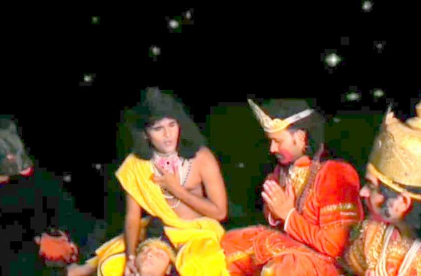 Ramayan in Bagheli increasing curiosity among people बघेली में रामायण बढ़ा रही लोगों में उत्सुकता