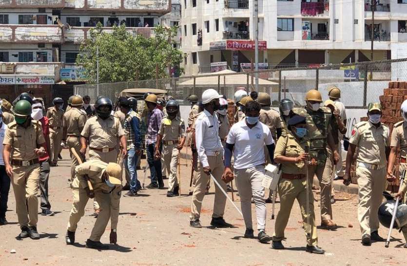 Vareli violence- भीड़ के खिलाफ मामला दर्ज, 204 गिरफ्तार Vareli violence- भीड़ के खिलाफ मामला दर्ज, 204 गिरफ्तार
