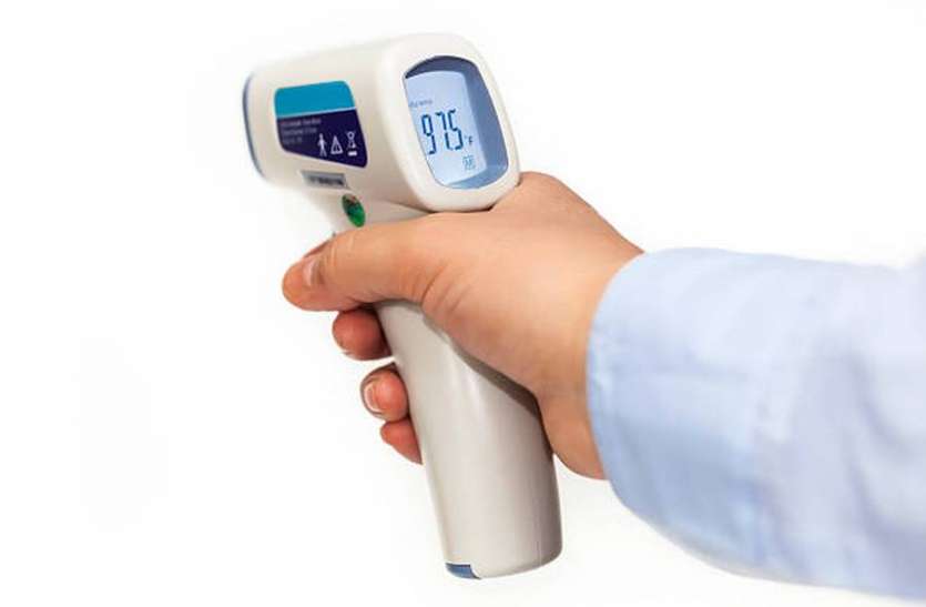 thermometer कोरोना ने ऐसा कहर ढाया कि यहां पल्स ऑक्सीमीटर, थर्मामीटर की कई गुना बढ़ी बिक्री, विटामिन सी-डी की दवाएं भी खूब खाई जा रहीं