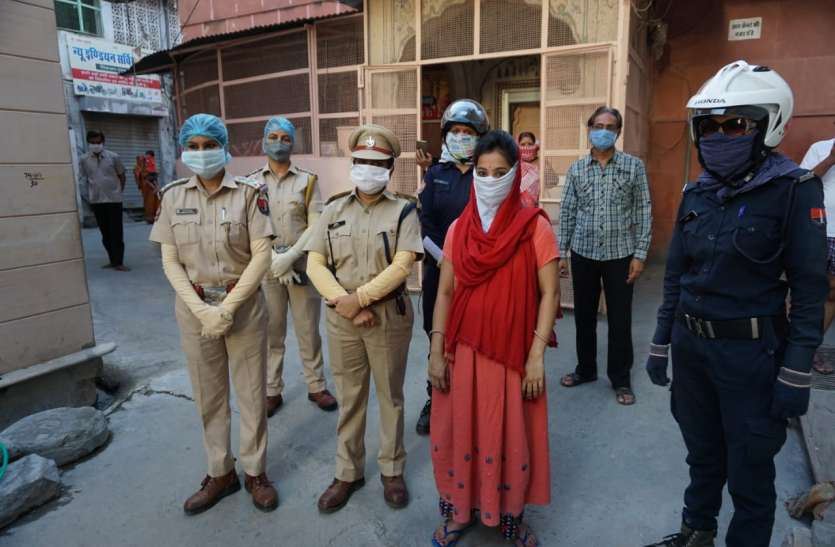निर्भया स्क्वॉड ने गर्भवती महिलाओं की समस्या का किया समाधान निर्भया स्क्वॉड ने गर्भवती महिलाओं की समस्या का किया समाधान