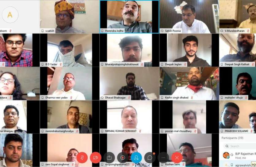 विदेश में पढ़ रहे विद्यार्थियों की होगी वतन वापसी, वी.मुरलीधरन और पूनियां ने किया संवाद विदेश में पढ़ रहे विद्यार्थियों की होगी वतन वापसी, वी.मुरलीधरन और पूनियां ने किया संवाद