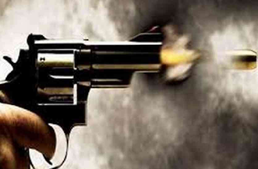 meerut मेरठ: पिटाई का विराेध करने पर कांस्टेबल ने ई-रिक्शा चालक को गाेली मारी, हालत गंभीर